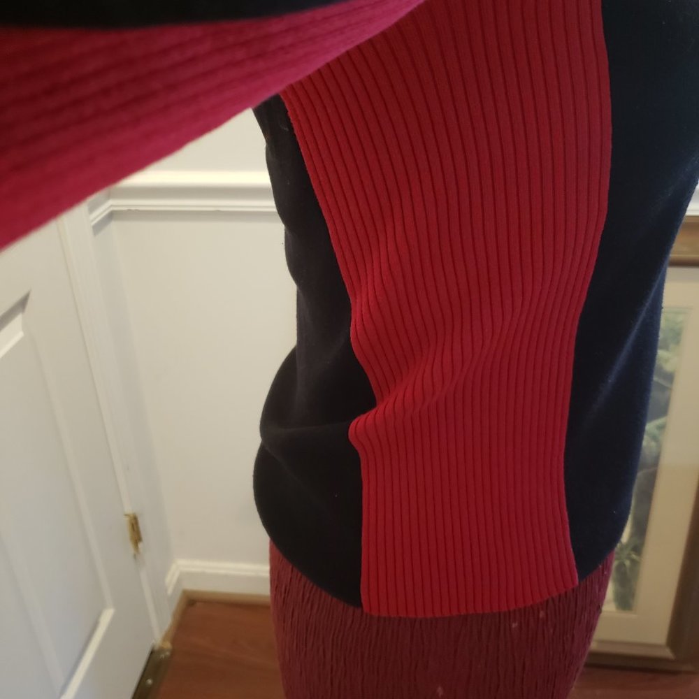 Red and Black zippered sweater - Picture 3 of 5